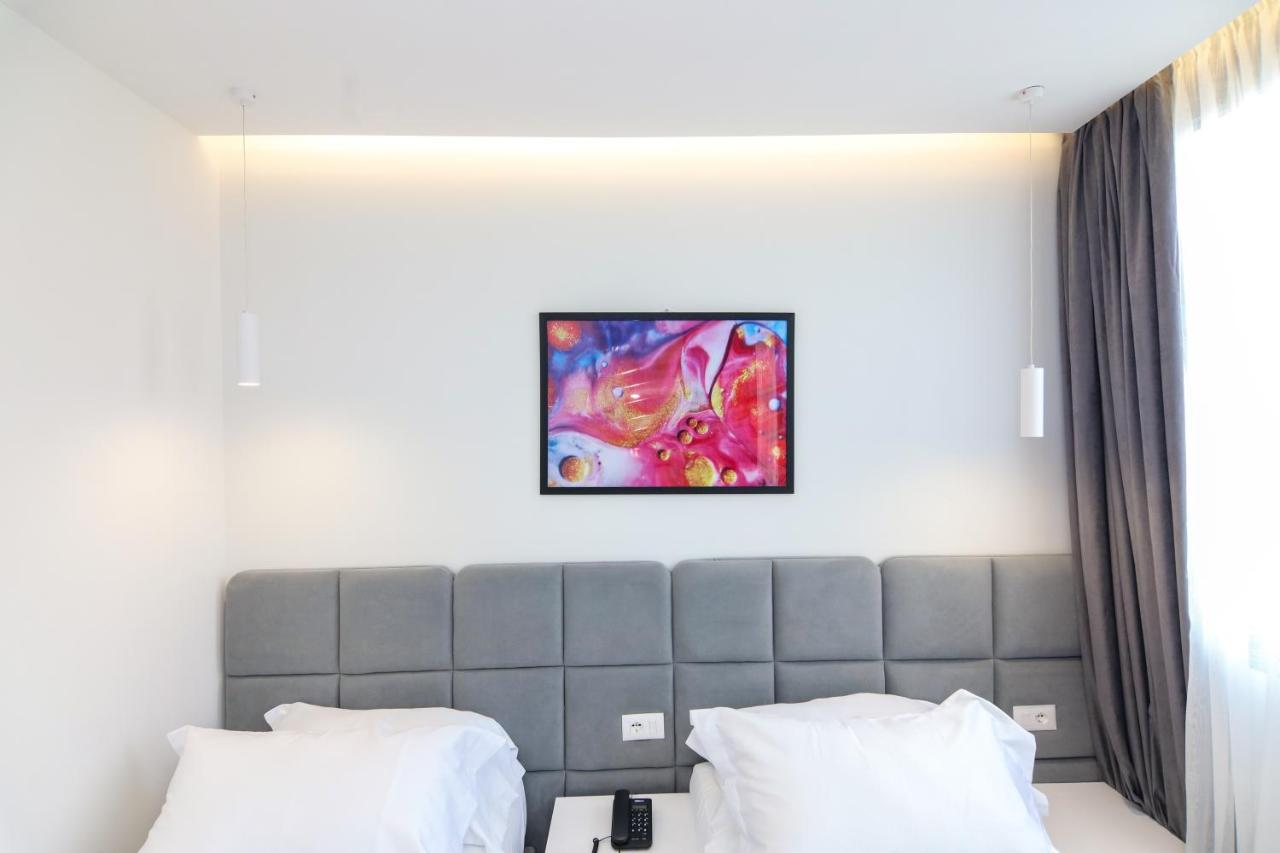 N Hotel City Center By Noshi Тирана Екстер'єр фото