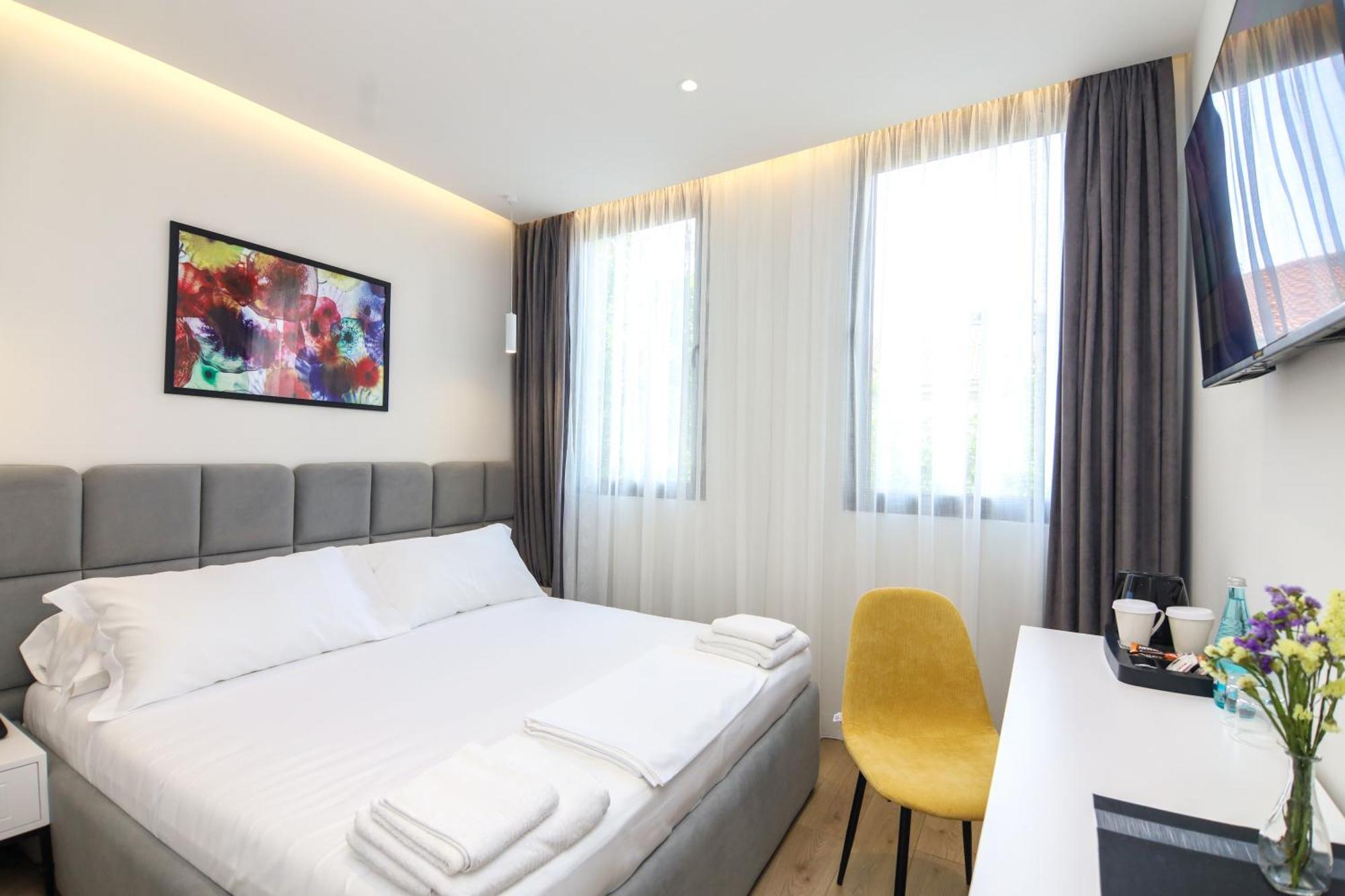 N Hotel City Center By Noshi Тирана Екстер'єр фото